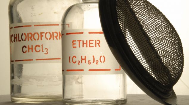 Chloroform und Äther zur Narkose in früheren Zeiten.