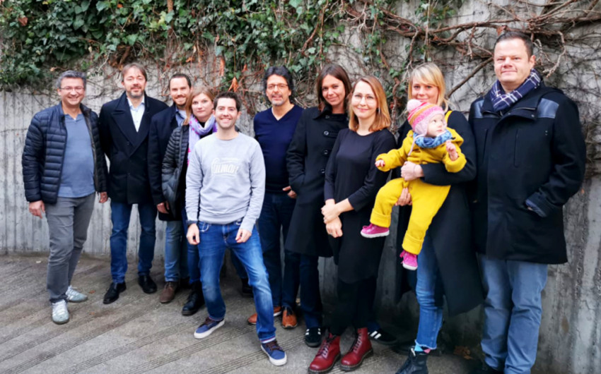 V.l.n.r.: Dr. Frank Hauser, Johannes Meffert, Tobias Hess, Katharina Hoffmann, Maximilian Laufer, Andreas Dasser, Tina Meffert, Cornelia Laufer, Anna Starks-Sture mit dem jüngsten Mutmachkind und Michael Perlinger.