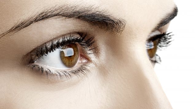 Das Bild zeigt die Augen einer Frau.
