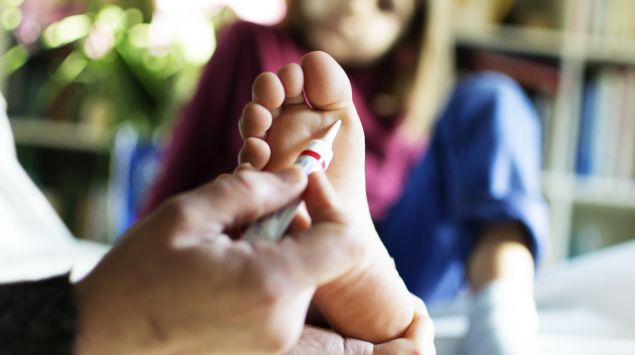 Behandlung Von Dornwarzen Am Fuß www.onmeda.de